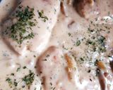 Une image de l'étape 5 de Paupiettes de poulet à la crème et aux champignons.