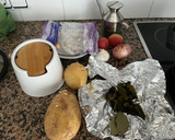 Foto del paso 1 de la receta: Garbanzos con chocos y patatas