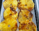Foto del paso 1 de la receta: Piña natural caramelizada con helado de mojito 😜