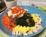 Foto del paso 2 de la receta: Quinoa con brócoli, zanahoria, pavo y piña