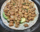 Foto del paso 4 de la receta: Quesadilla integral de chili con carne, aguacate y mozzarella 🥑