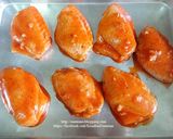 รูปขั้นตอนการทำที่ 2 ของ ปีกไก่อบซอสพริก