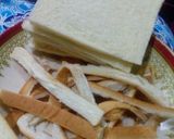 Foto langkah ke 1 dari resep Pizza simpel dari kulit roti.