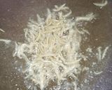 Foto langkah ke 2 dari resep Tumis bunga daun pepaya teri.