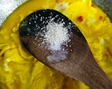 Foto langkah ke 3 dari resep Telur Dadar Kuah Santan Mommylicious.