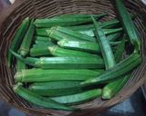 A picture of step 1 of Besan Bhindi.