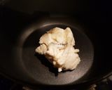 Foto del passaggio 3 della ricetta Crepes con funghi cardocelli