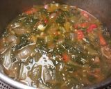 Foto del paso 5 de la receta Sopa de acelgas con yemas de huevos