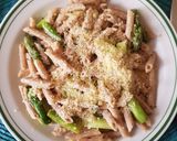 Foto del paso 5 de la receta: Pasta integral con espárragos en salsa de limón