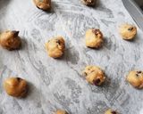 Foto langkah ke 4 dari resep 34. Simple Choco Chip Cookies.
