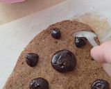 Foto del paso 5 de la receta: Mega galleta corazón de pocos ingredientes 😋 sin gluten, sin azúcar agregado ni edulcorante 🌱