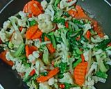 Foto langkah ke 3 dari resep Capcay goreng.