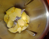 Foto del paso 1 de la receta: Bizcocho de manzana con pepitas de chocolate en MC