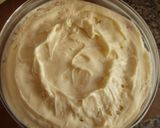 Foto del paso 4 de la receta Mousses de chocolate blanco y negro con frutas y merengues de fresa