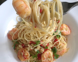 Foto langkah ke 5 dari resep Spicy Shrimp Aglio e Olio Pasta.