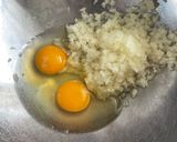 Une image de l'étape 1 de Keftedes au Ouzo 🇬🇷 (boulettes de viande moelleuses à la Grecque).