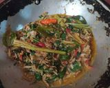 Foto langkah ke 5 dari resep Tongkol suwir kemangi.
