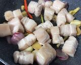 Hình bước làm 2 của món Thịt Ba Rọi Kho Tàu (Hong Shao Rou 红烧肉)