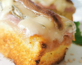 Foto del paso 4 de la receta: Pincho de Bizcocho con Papada ibérica, queso Gorgonzola y Anchoa