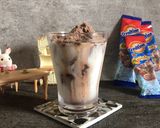 Foto langkah ke 5 dari resep HomeCafe : Ovaltine Crunchy Iced Choco | Our Channel.