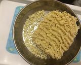 A picture of step 1 of Noodles bhel.