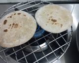 सत्तू स्टफ लिट्टी रोटी (Sattu Stuff Litti Roti ki recipe in Hindi) रेसिपी चरण 4 फोटो