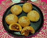 A picture of step 10 of Stuffed Chicken Bun.