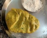 A picture of step 1 of Methi Thepla.