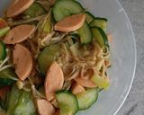 Foto langkah ke 3 dari resep Timun jepang enoki tumis sosis.