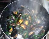 Foto del paso 3 de la receta: Choritos "...a la provenzal"