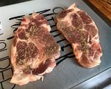 Une image de l'étape 3 de Côtes de porc aux cèpes et sauce au vin.