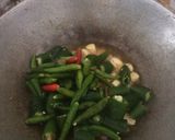 Foto langkah ke 2 dari resep Sambal ijo teri nasi dan tempe.