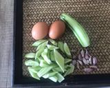 รูปขั้นตอนการทำที่ 1 ของ แตงกวาผัดไข่ 🥒🥚🥒 มีข้าวเปล่า 1 จาน อร่อย ง่าย ประหยัด 😊