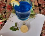A picture of step 3 of Blue moon drink.