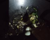 Foto langkah ke 4 dari resep Mi Goreng cabai hijau.