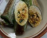 Foto langkah ke 7 dari resep Nasi Bakar Ayam Suwir tidak pedas.