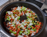 Foto del paso 2 de la receta: Huevos duros con bacon y tomate