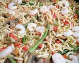 Foto del paso 9 de la receta Fideuá de verduras y gambas