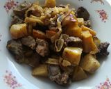 Pácolt tarja vöröshagymával és krumplival recept fázis 3 fotója