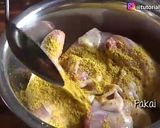 Foto langkah ke 2 dari resep Ayam bumbu kuning super cepat.