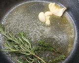 Une image de l'étape 2 de 🌿Asperges rôties feta thym romarin.