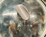 Foto del passaggio 3 della ricetta Cozze alla marinara con pomodorini