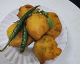 A picture of step 4 of Aloo bonda.