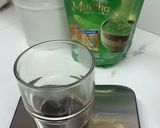 Foto langkah ke 1 dari resep Strawberry matcha latte.