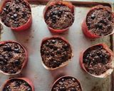 Foto langkah ke 4 dari resep Triple Choco Muffin.