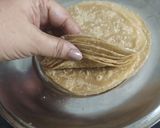 A picture of step 4 of Roti Roll.