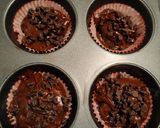 Foto del passaggio 3 della ricetta Muffin al cacao con gocce di cioccolato 😋