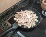 Foto del paso 4 de la receta Champiñones salteados con cebolla 🍃