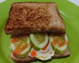 Foto langkah ke 3 dari resep Roti gandum isi telur dan timun.