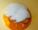 Vizes - baracklekváros piskótatekercs 🍑 recept fázis 2 fotója
